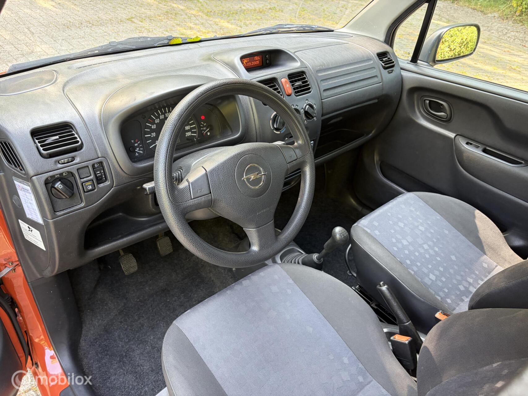 Foto van Opel Agila