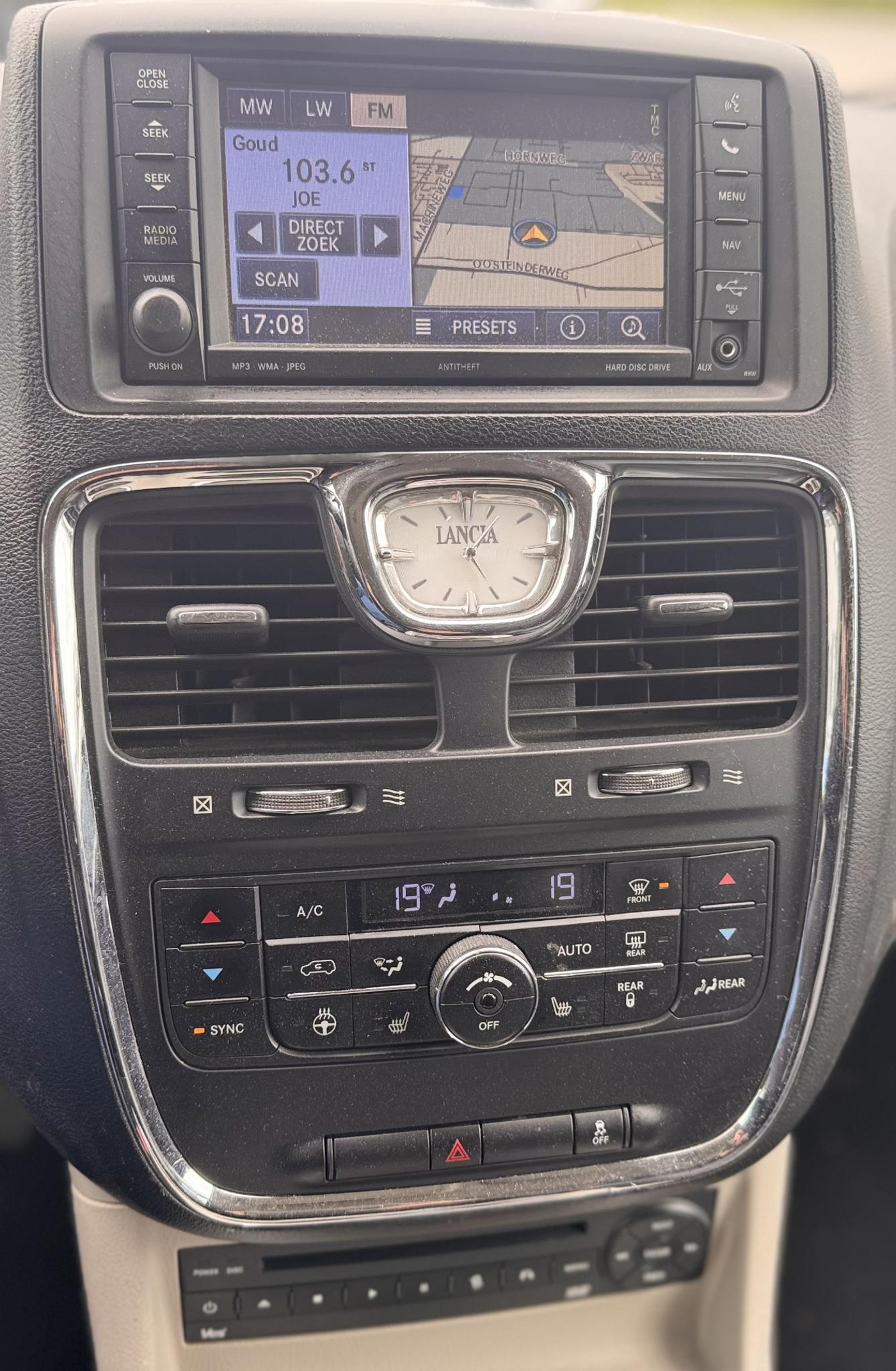 Foto van Lancia Voyager