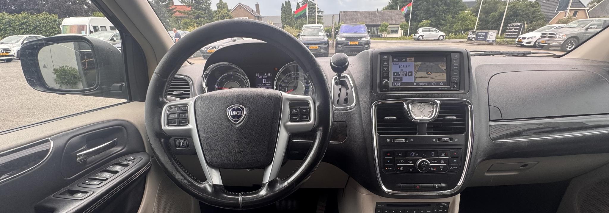 Foto van Lancia Voyager