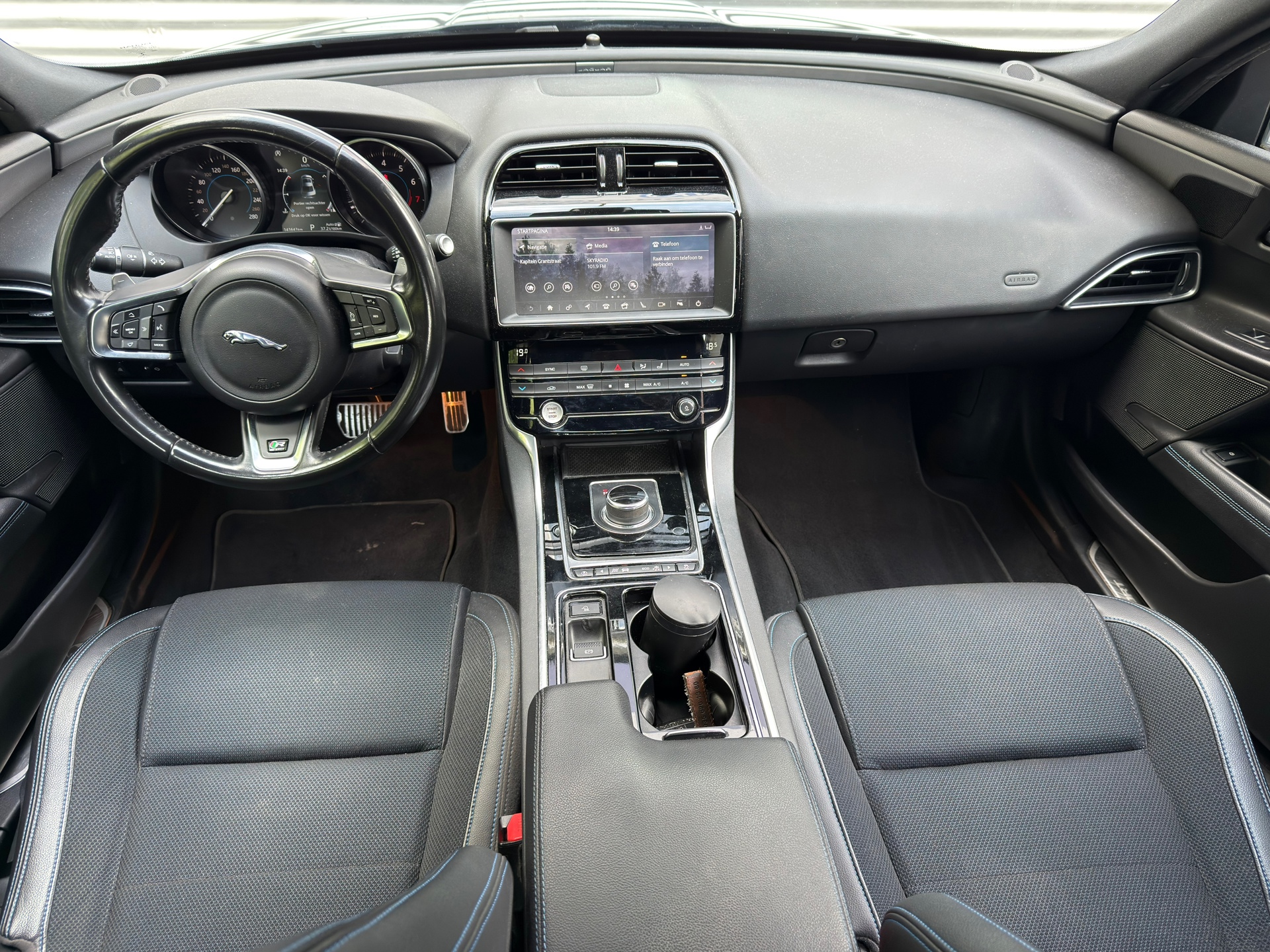 Foto van Jaguar Jaguar Xe