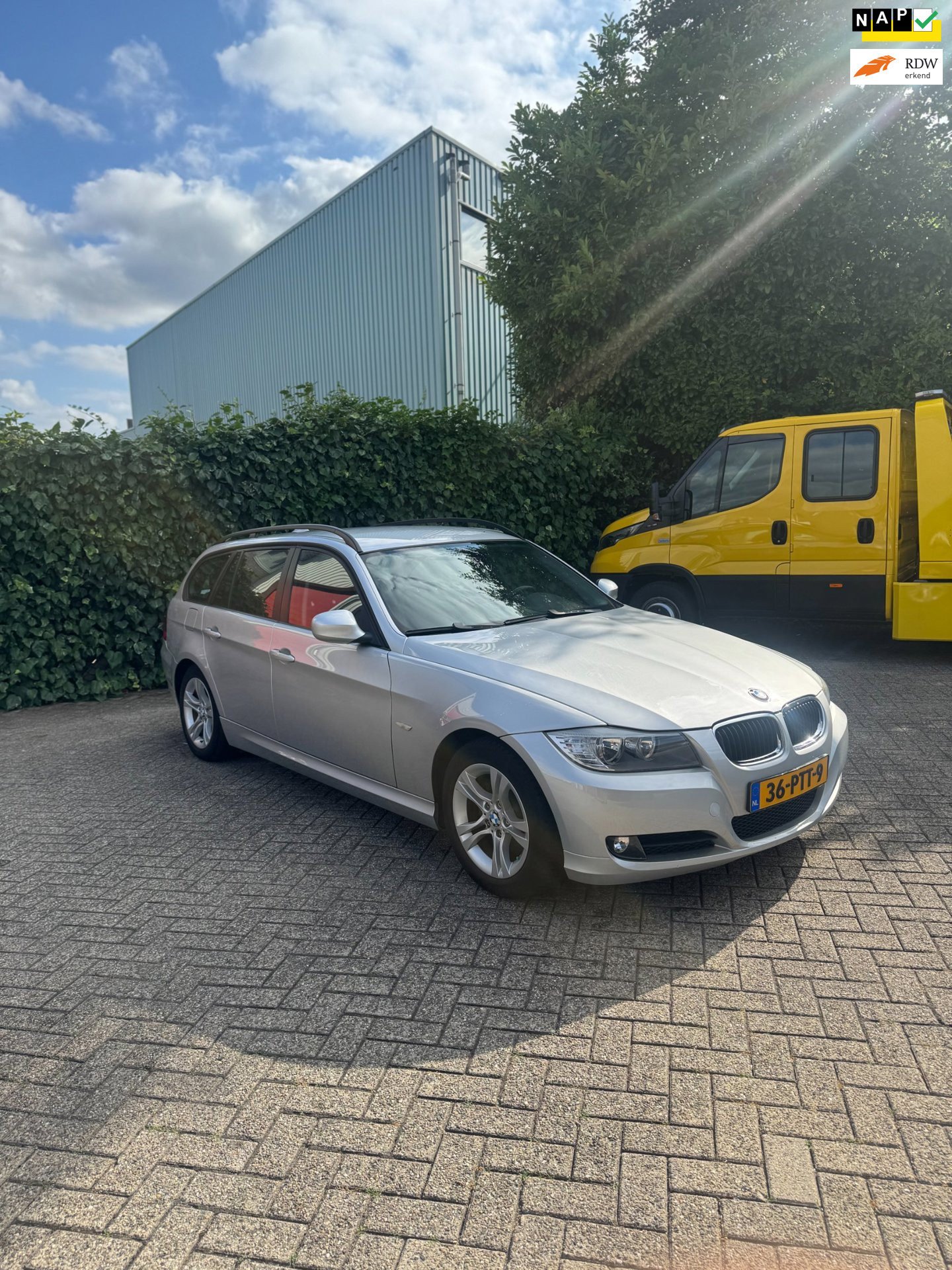 BMW 3er Reihe 318i Business Line 2011 - voorkant