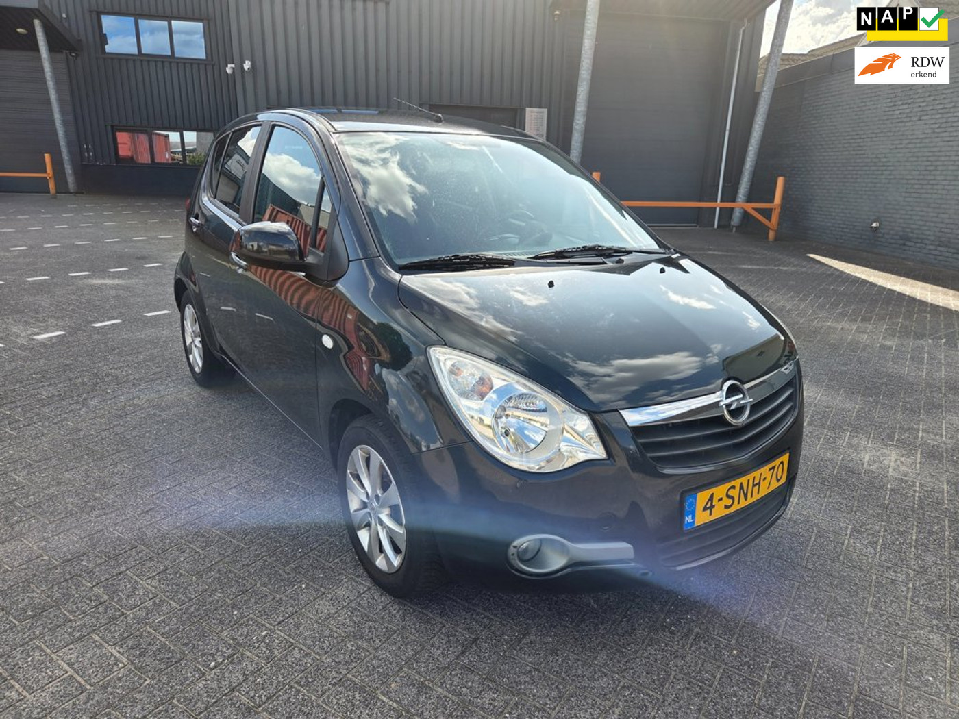 Opel Agila 1.0 Edition Airco Nap LM Velgen start/stop 2013 - voorkant