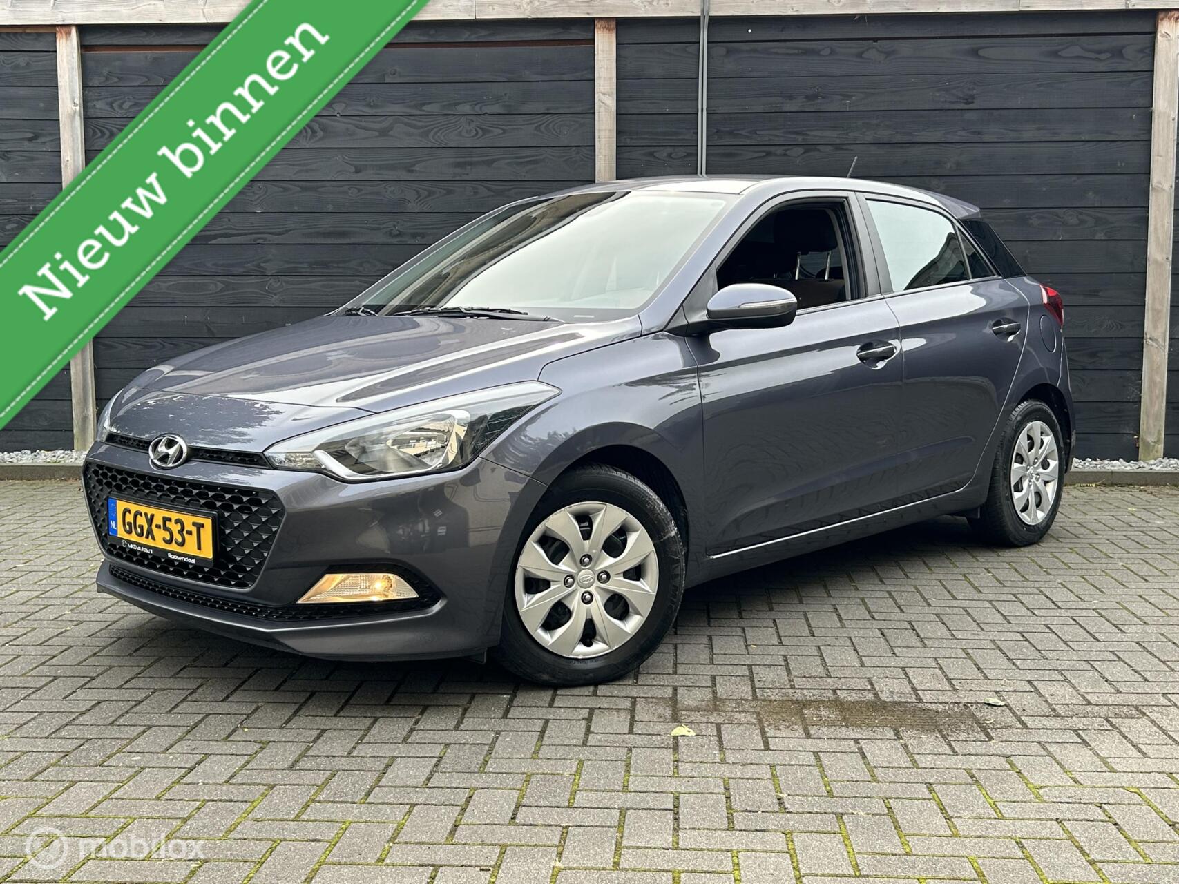 Hyundai I20 1.2 i-Drive Cool Airco / 80.897 KM dealer ond. 2016 - voorkant
