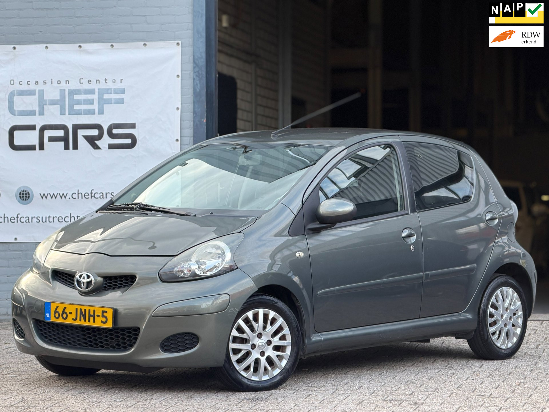 Toyota Toyota Aygo 1.0|NAP|AIRCO|NIEUWEAPK|HALFLEER|5DRS|DEALEROH! 2009 - voorkant
