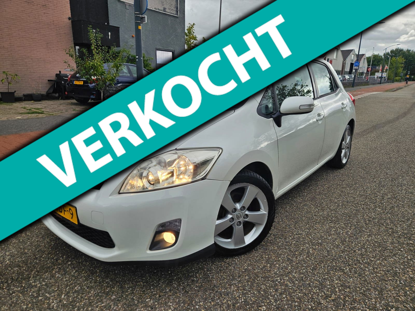 Toyota Toyota Auris 1.8 Full Hybrid Dynamic GARANTIE 2010 - voorkant