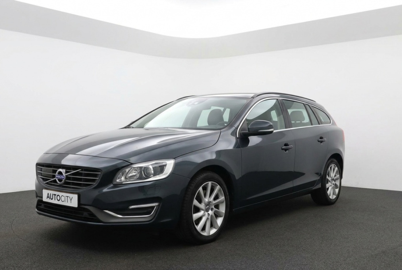 Volvo V60 T3 Polar+ Automaat | Adaptive Cruise | Bi-Xenon | Stoelverwarming 2014 - voorkant