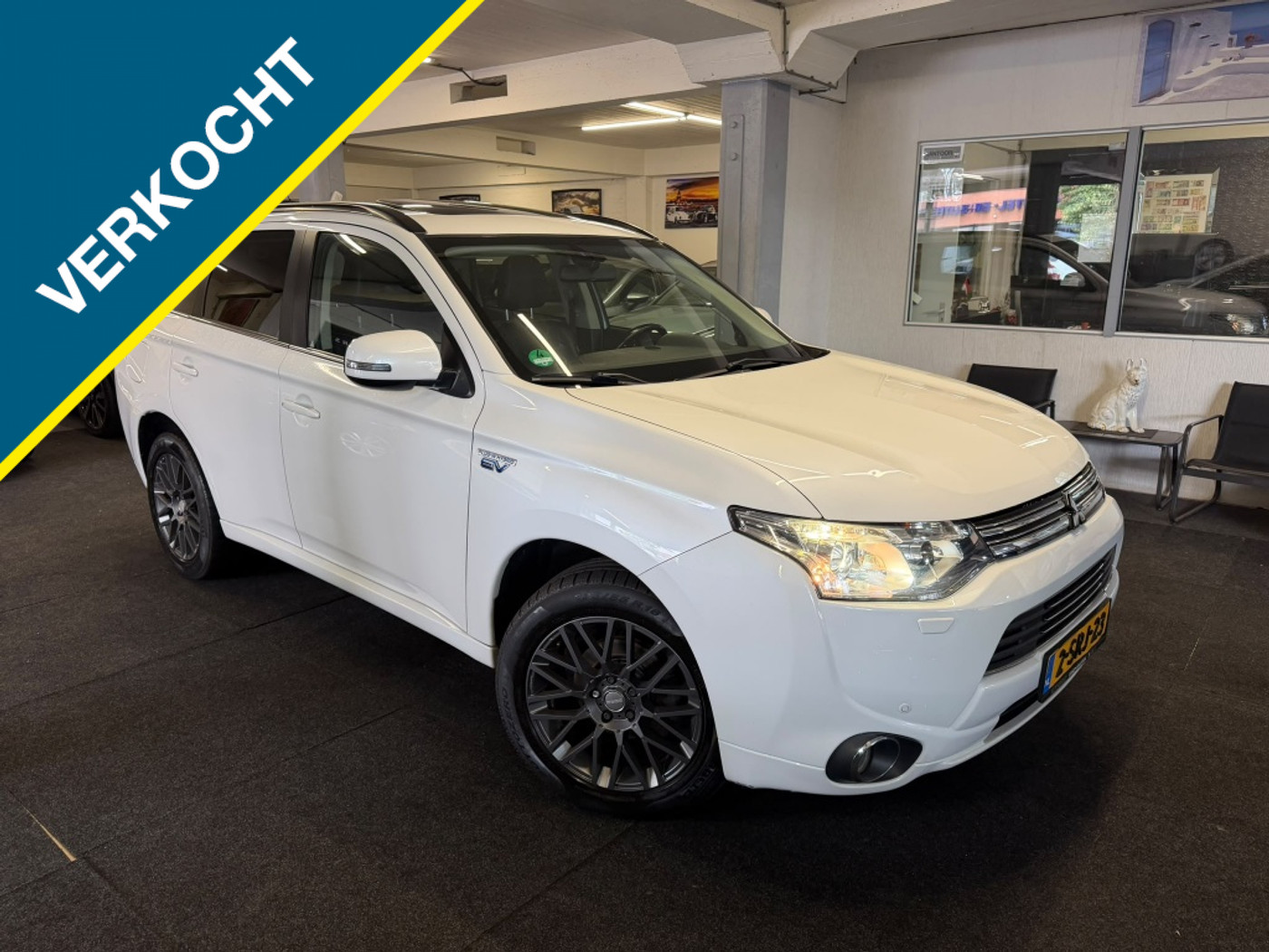 Mitsubishi Mitsubishi Outlander 2.0 PHEV *PANO*Leder*NAVI*camera* 2013 - voorkant