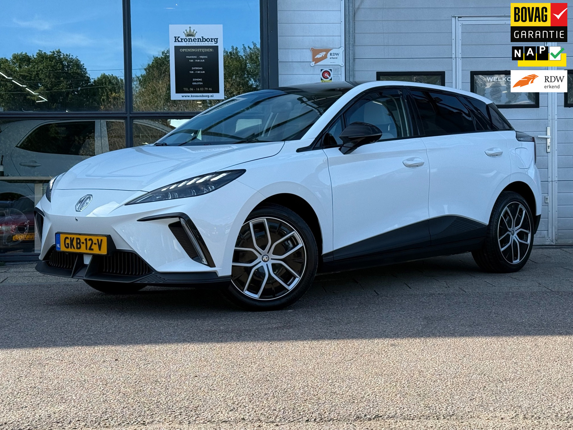 MG Mg4 Electric Trophy Extended Range 77 kWh| CARPLAY| NAVI| NAP 2024 - voorkant
