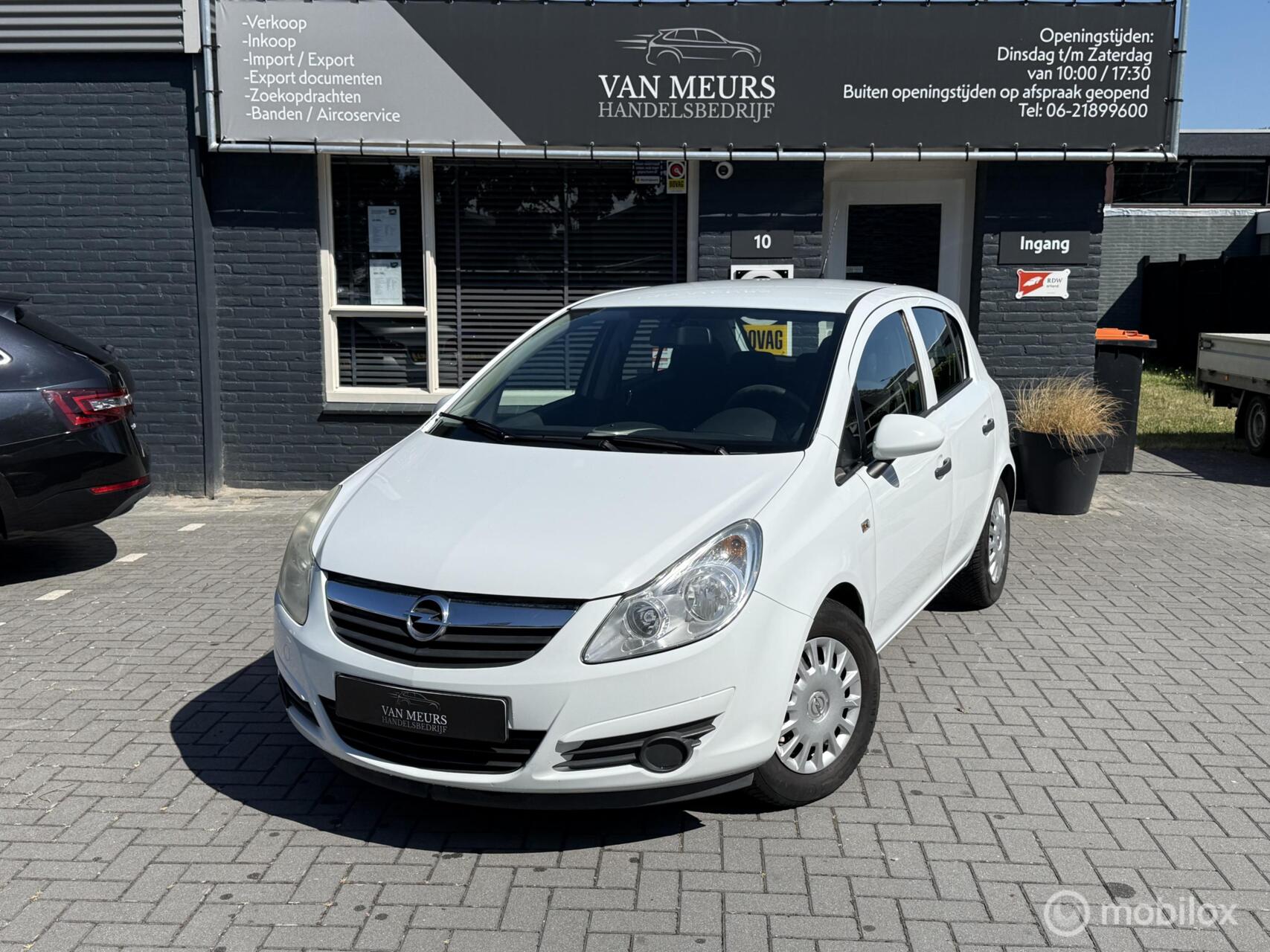 Opel Corsa 1.0-12V Essentia, 5 deurs, nieuwe db ketting, apk 03-2027 2009 - voorkant