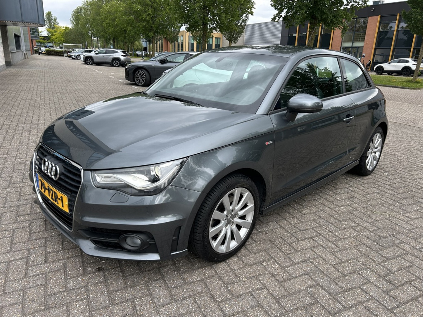 Audi Audi A1 1.4 TFSI S edition NAVI CRUISE PDC STOELVW NAP 2011 - voorkant