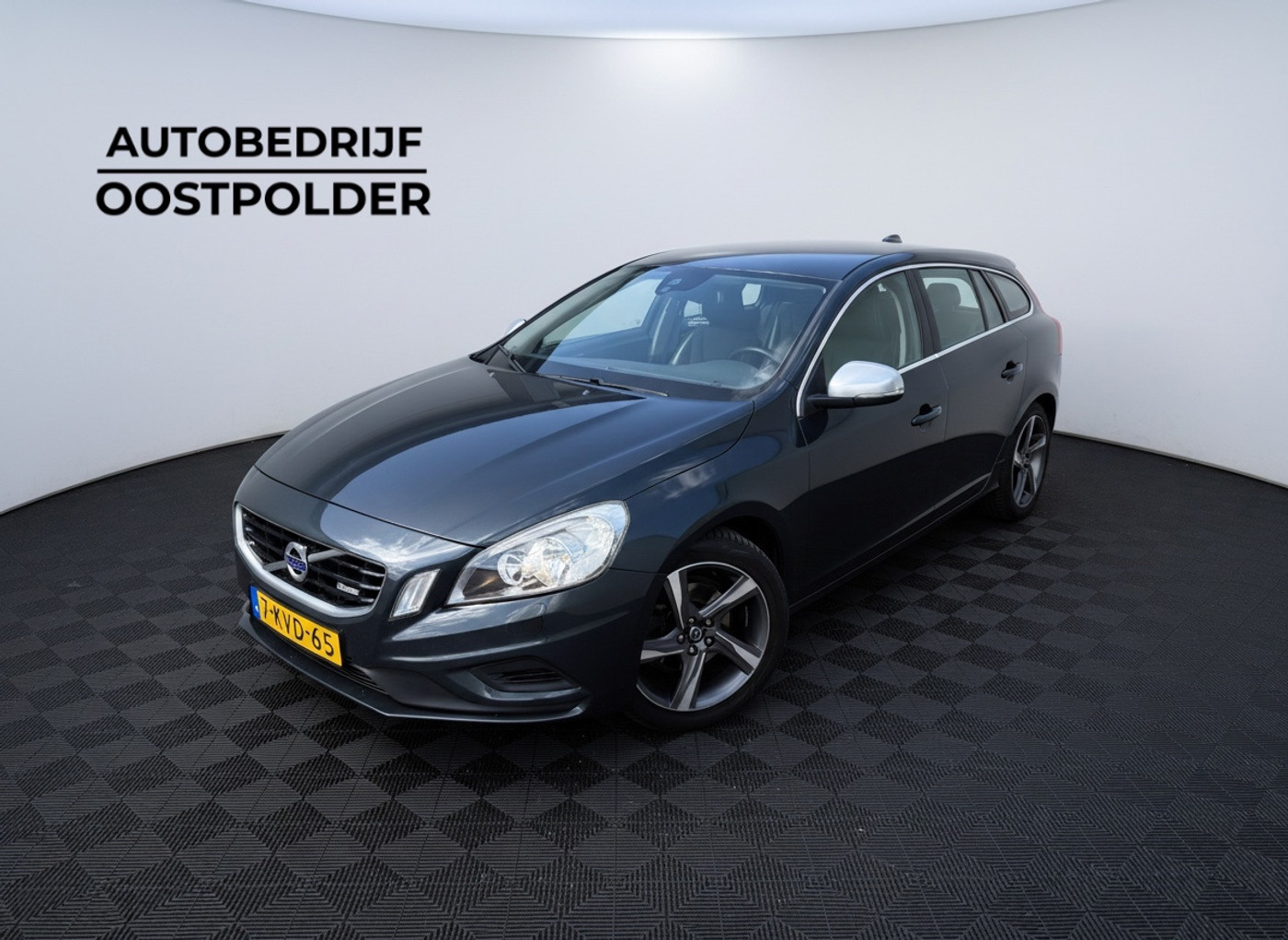 Volvo V60 1.6 T3 R-Design 2013 - voorkant