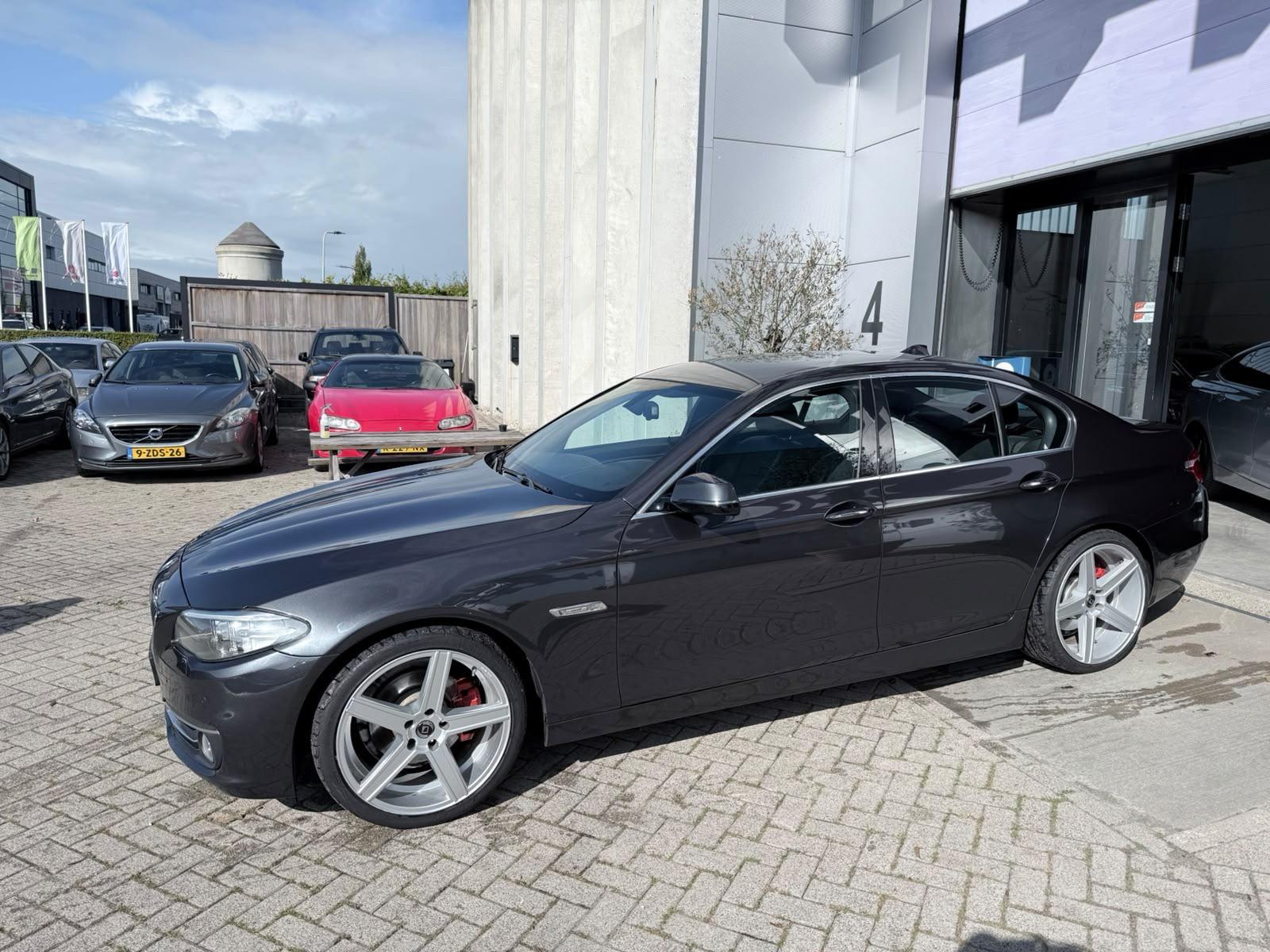 BMW 520i 520i Luxury Line Facelift! NIEUWSTAAT! INRUIL MOGELIJK! 2014 - voorkant