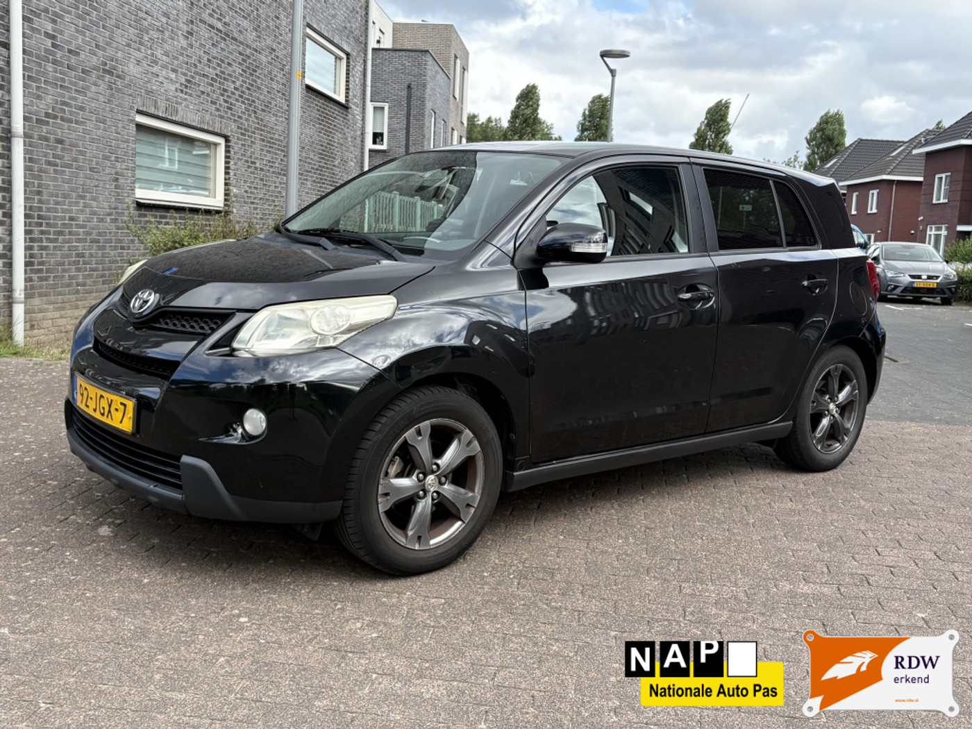 Toyota Toyota Urban Cruiser 1.3 VVT-i Dynamic / NEW CHAIN / BLACK EDITION 2009 - voorkant