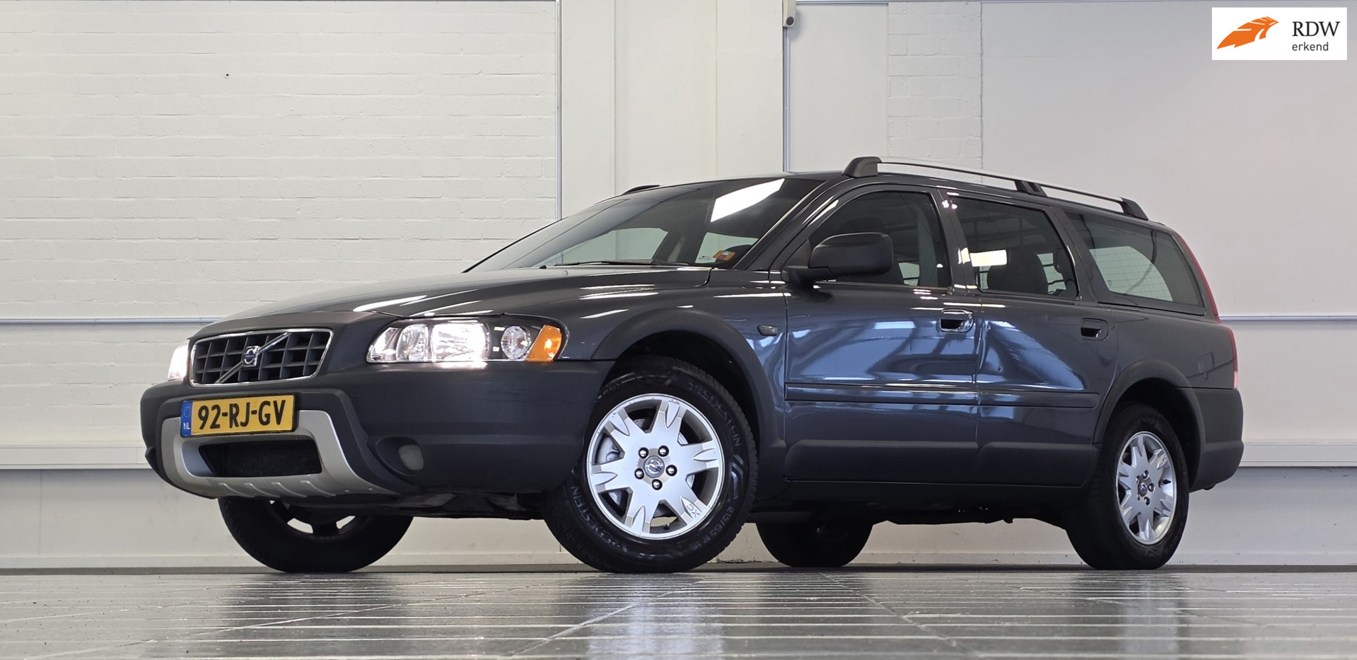 Volvo Xc70 2.5 T Momentum Leder Trekhaak APK 12-03-2027 Garantie 2005 - voorkant