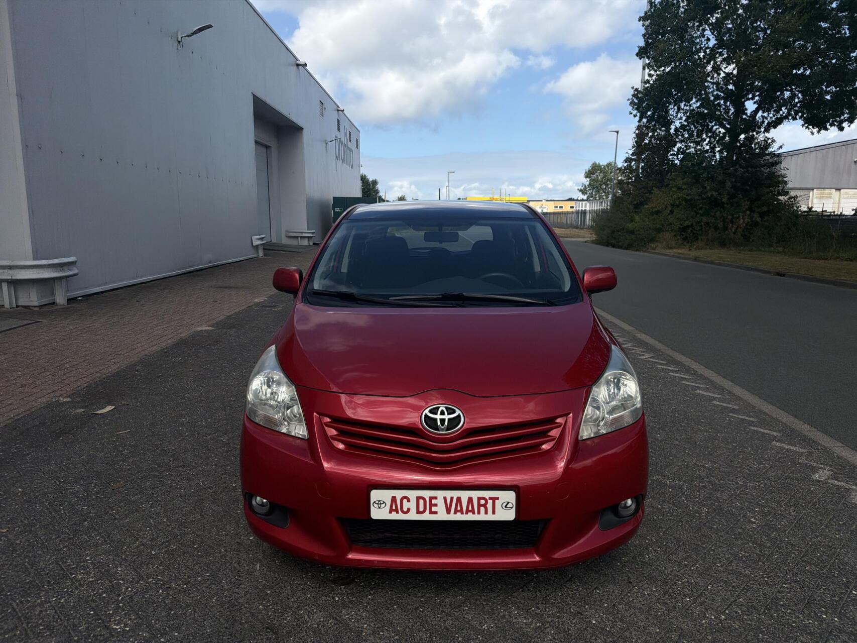 Toyota Toyota Verso 1.8 VVT-i Business - NAVI/PANODAK/CAMERA/NAP 2010 - voorkant