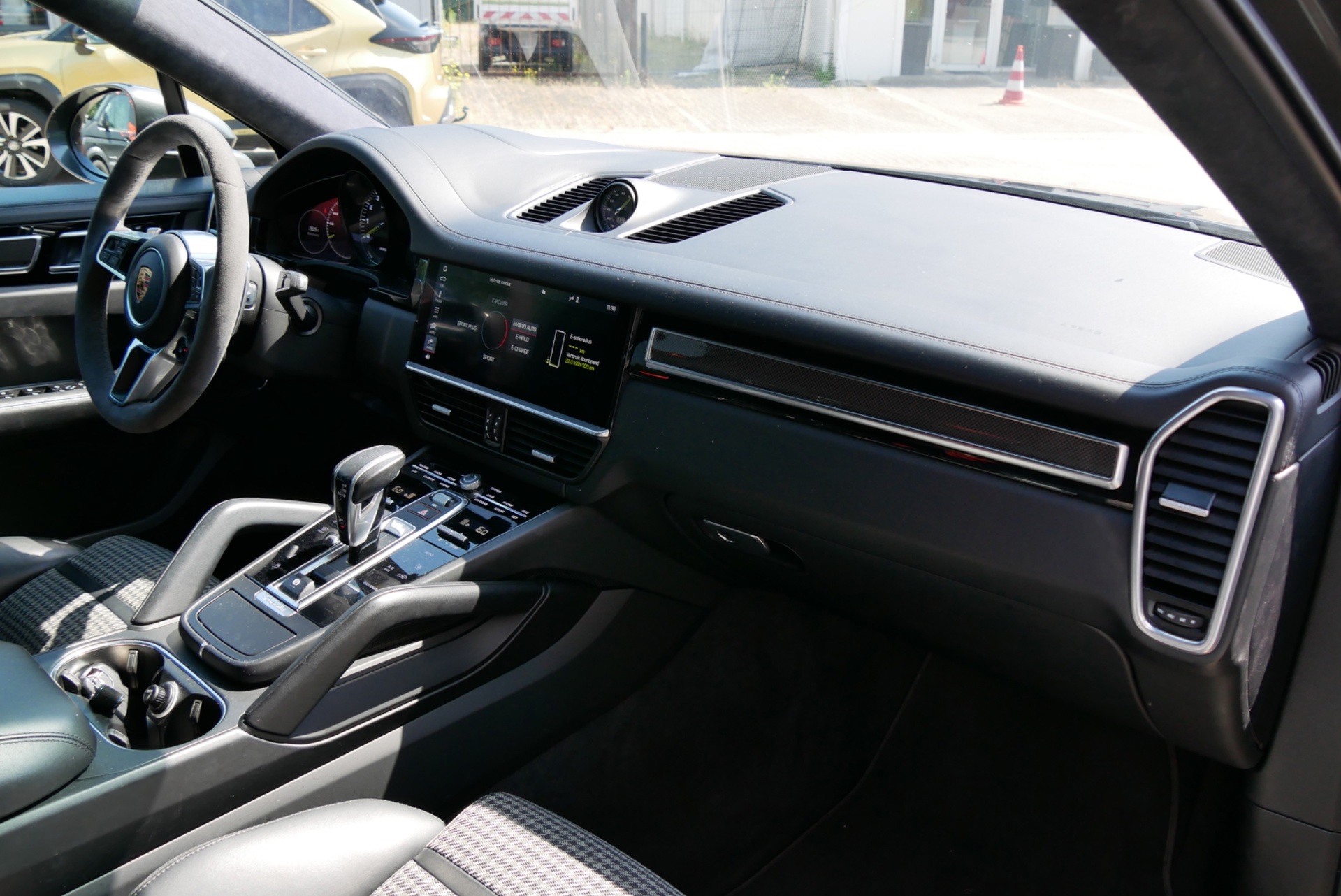Foto van Porsche Cayenne E-hybrid