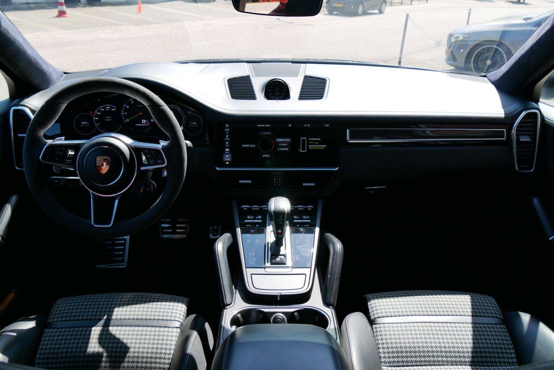 Foto van Porsche Cayenne E-hybrid