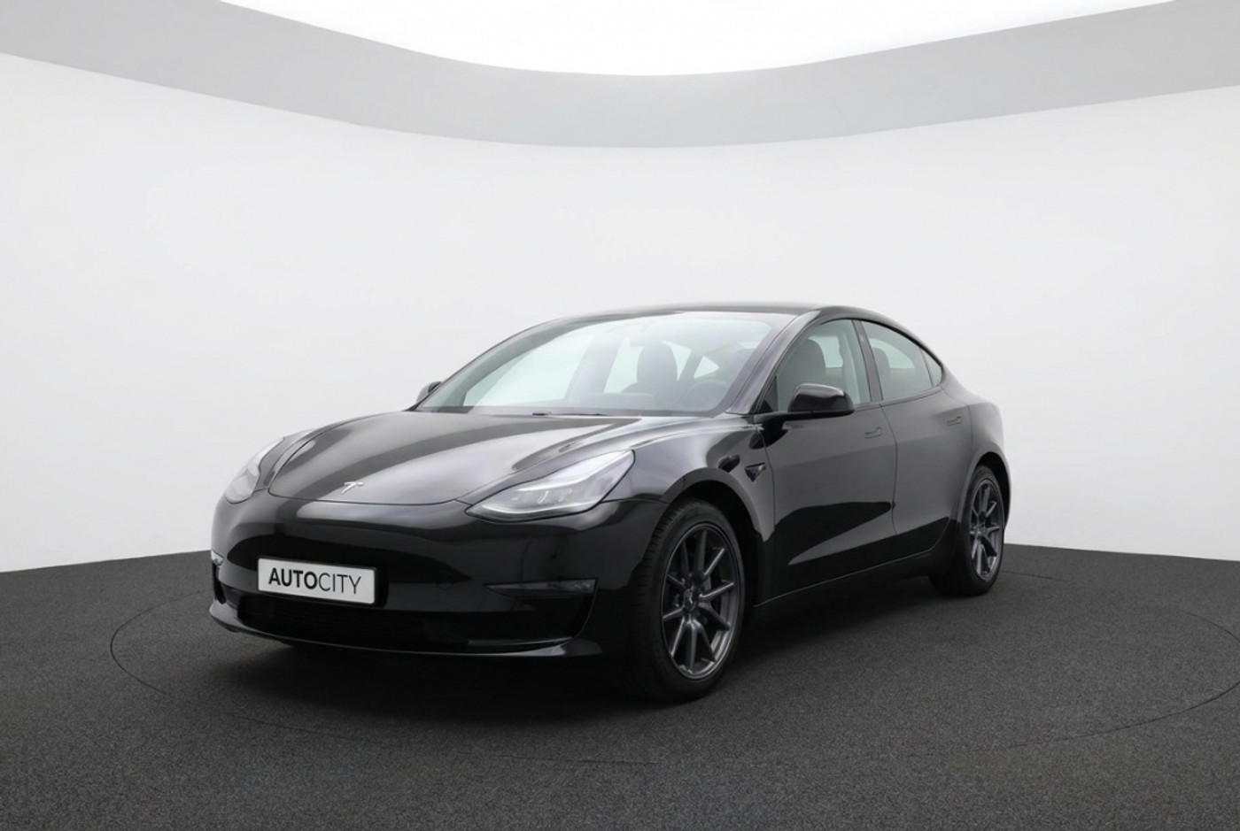 Tesla Model 3 Standard Range RWD Plus 60 kWh Pano | Trekhaak | Origineel Nederlandse auto 2019 - voorkant