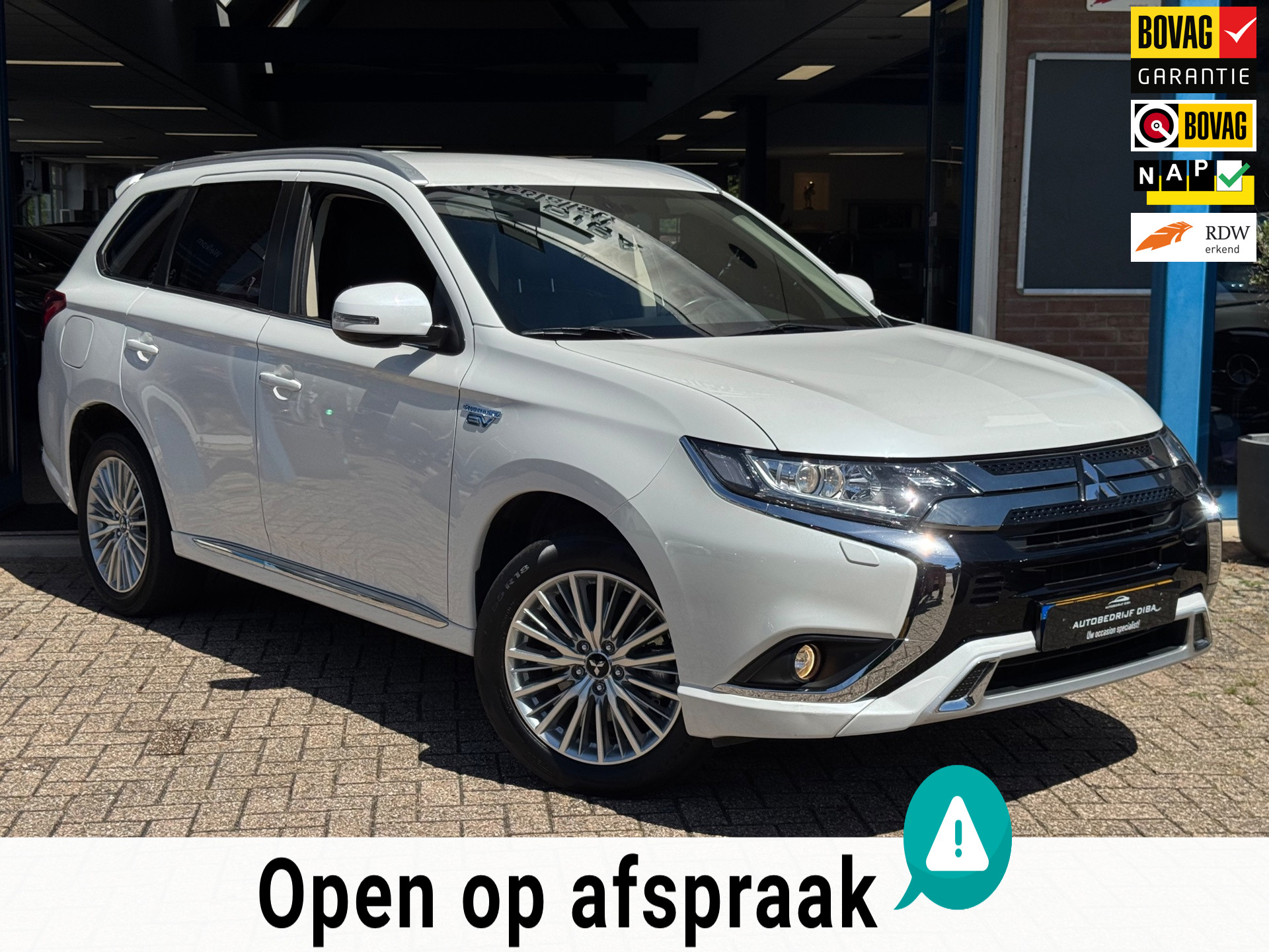 Mitsubishi Mitsubishi Outlander 2.4 PHEV Pure+ 2019 AUT NAVI LM NAP! 2019 - voorkant