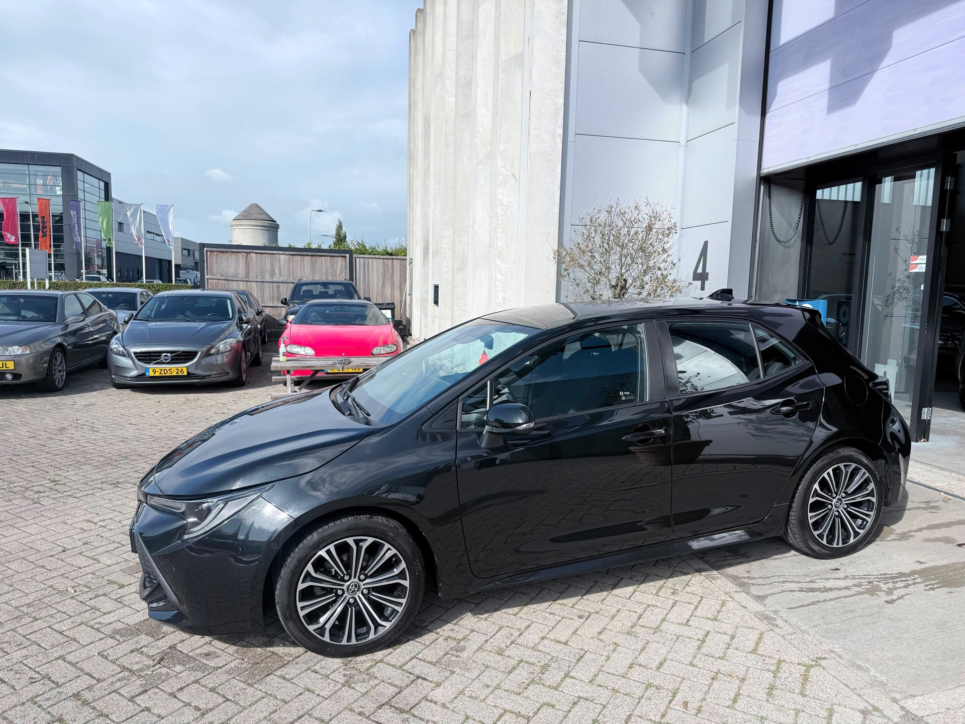 Toyota Toyota Corolla 1.8 Hybrid Business Plus RIJK UITGERUST! INRUIL MOGELIJK! 2023 - voorkant