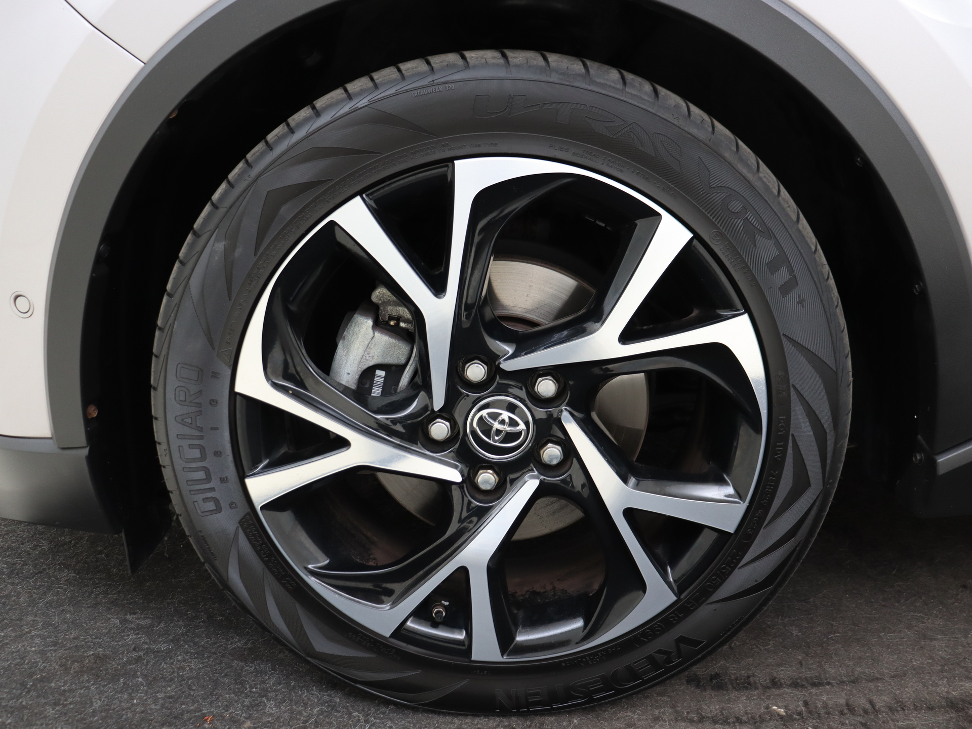 Foto van Toyota Toyota C-hr
