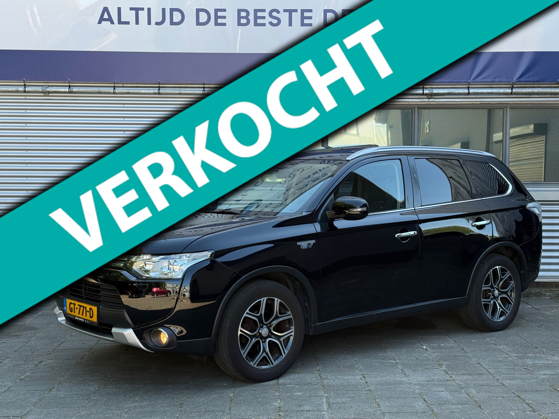 Mitsubishi Mitsubishi Outlander 2.0 PHEV Limited Edition X-Line l Schuifdak l Leder l Trekhaak l Climate l Camera l Cruise 2015 - voorkant