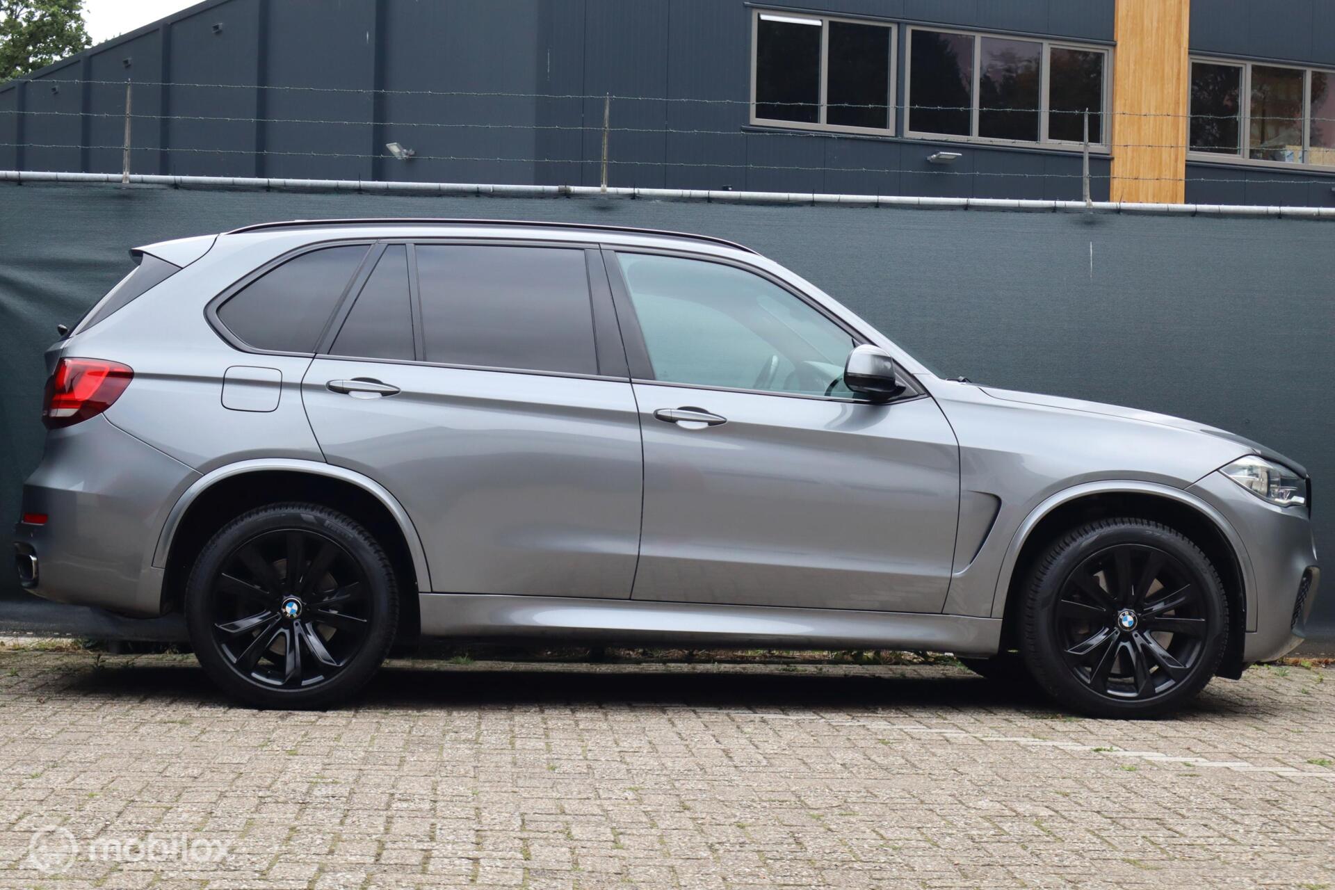 Foto van BMW X5 Xdrive50i