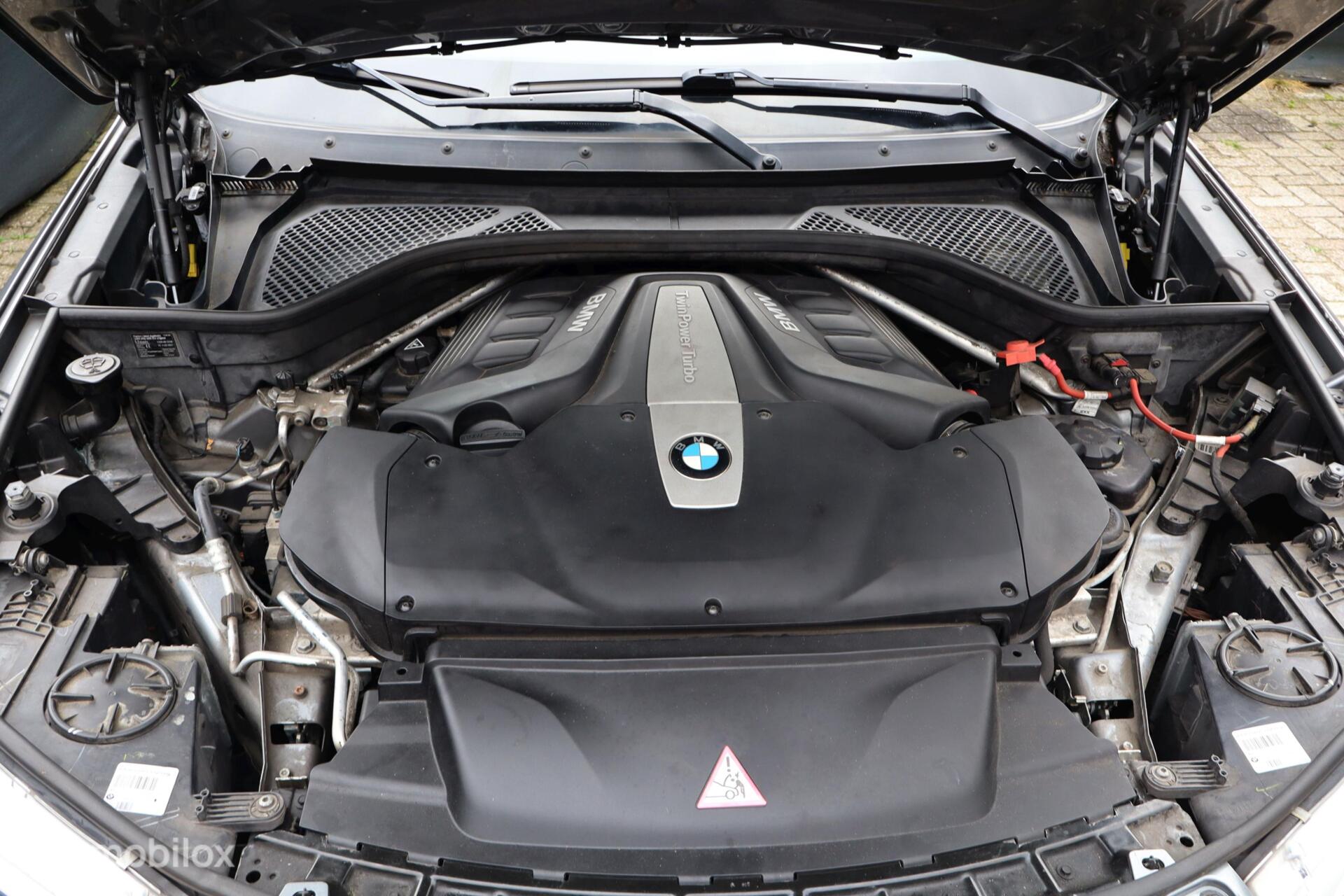 Foto van BMW X5 Xdrive50i