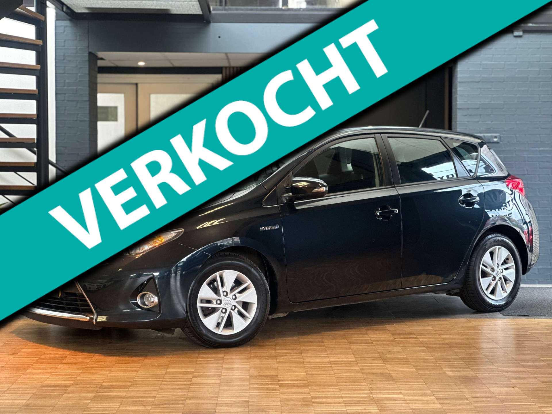 Toyota Toyota Auris 1.8 Hybrid Aspiration NAP Dealer Onderhouden Camera Cruise Controle 2013 - voorkant