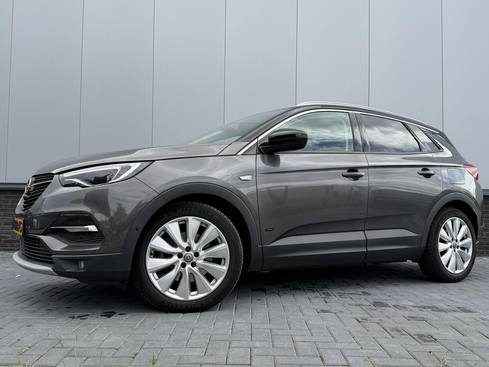 Opel Grandland X 1.6 Turbo Hybrid4 Innovation 2020 - voorkant