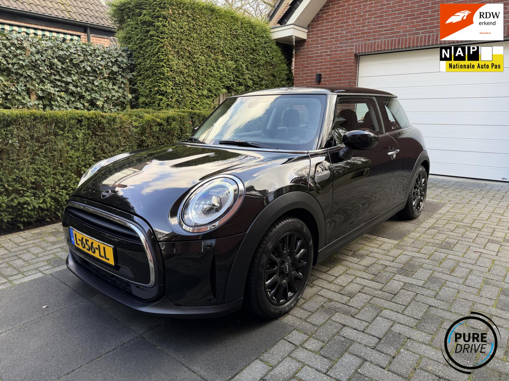 Mini Cooper 1.5 Cooper Essential 2021 - voorkant
