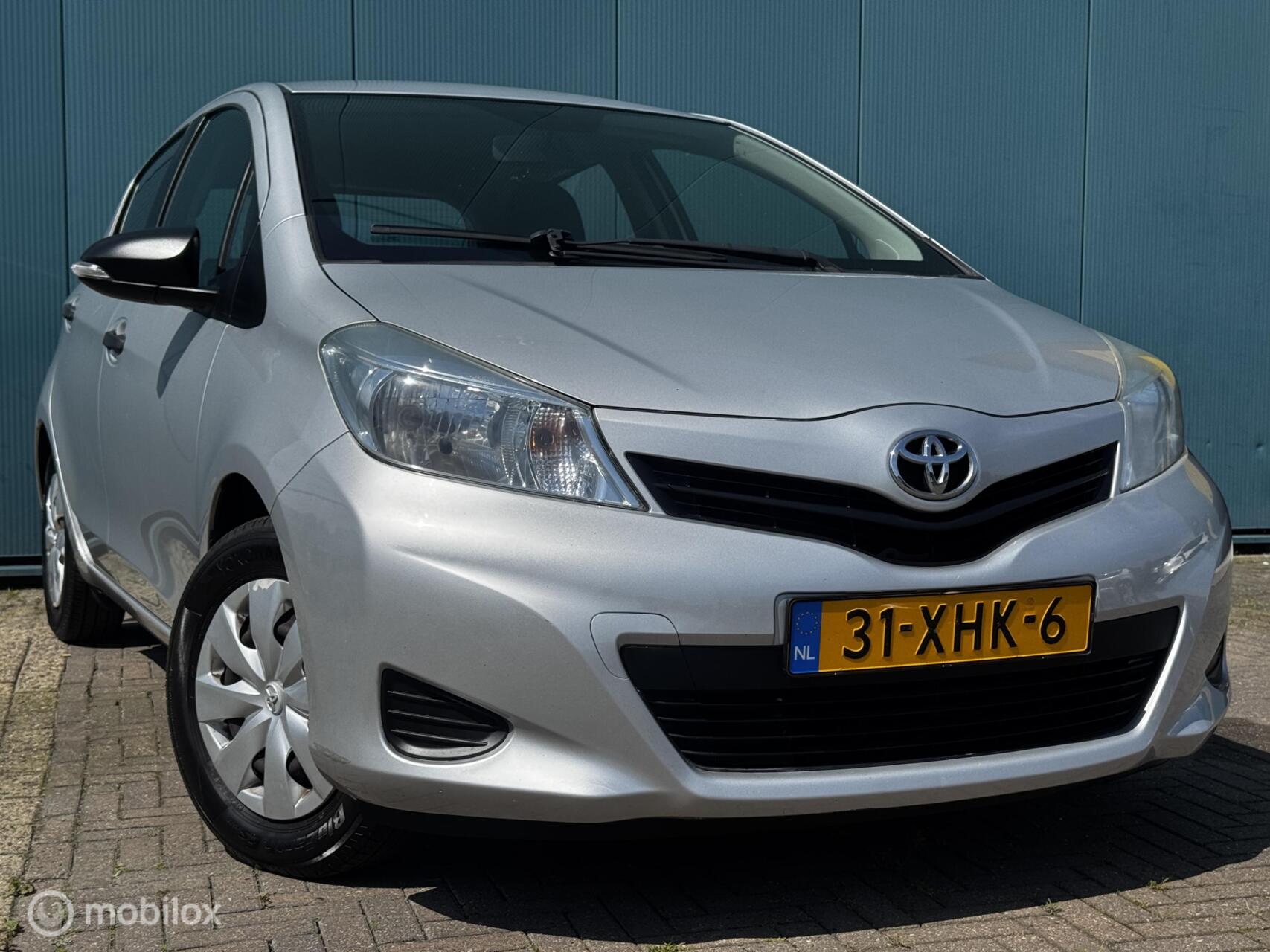 Toyota Toyota Yaris 1.0 VVT-i Comfort 5Drs 1Ste Eigenaar Trekhaak APK 14-06-2027 2012 - voorkant