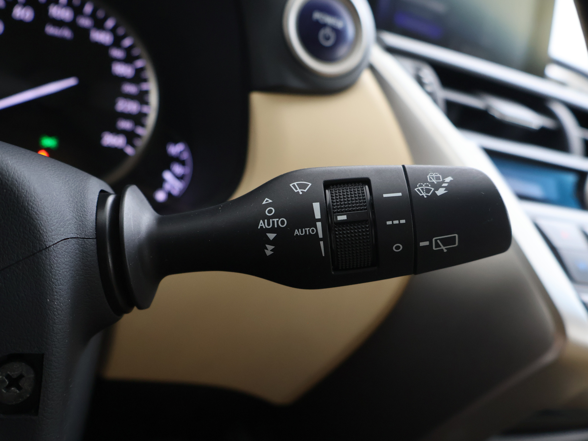 Foto van Lexus Lexus Nx300h