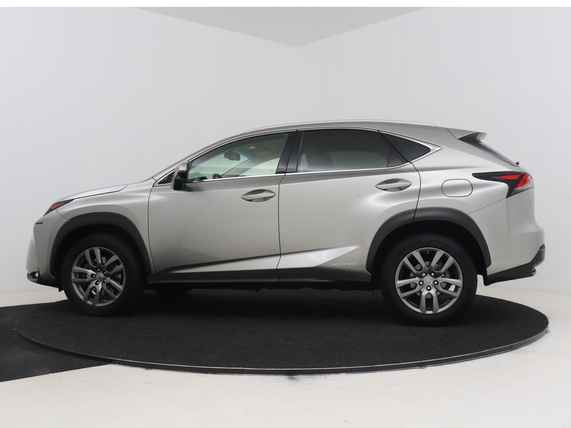 Foto van Lexus Lexus Nx300h
