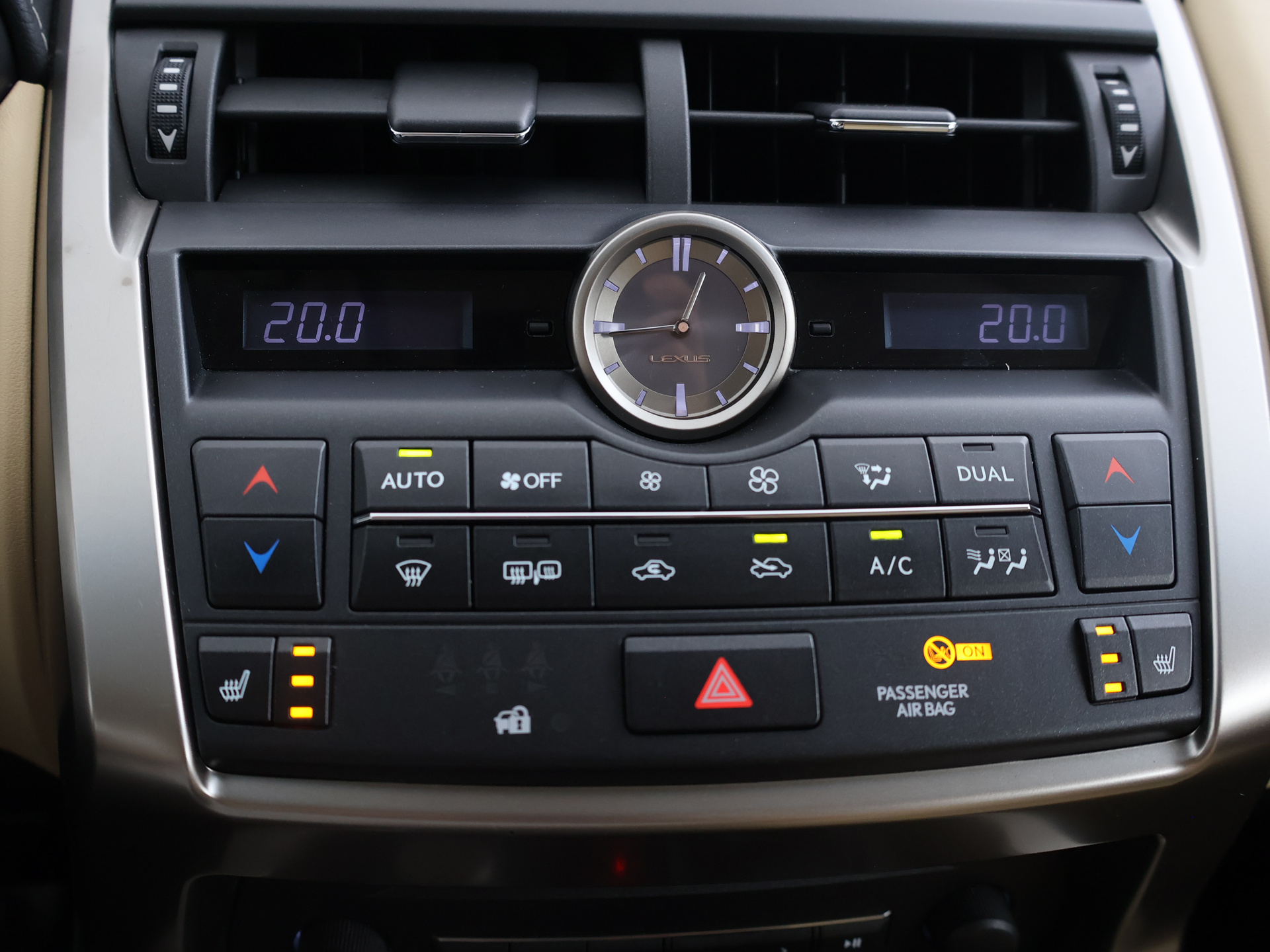 Foto van Lexus Lexus Nx300h