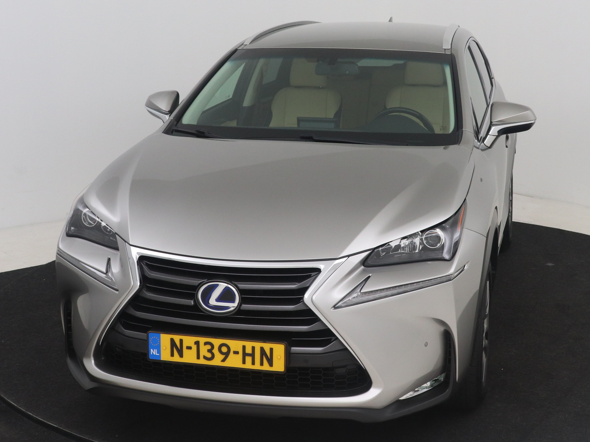 Foto van Lexus Lexus Nx300h