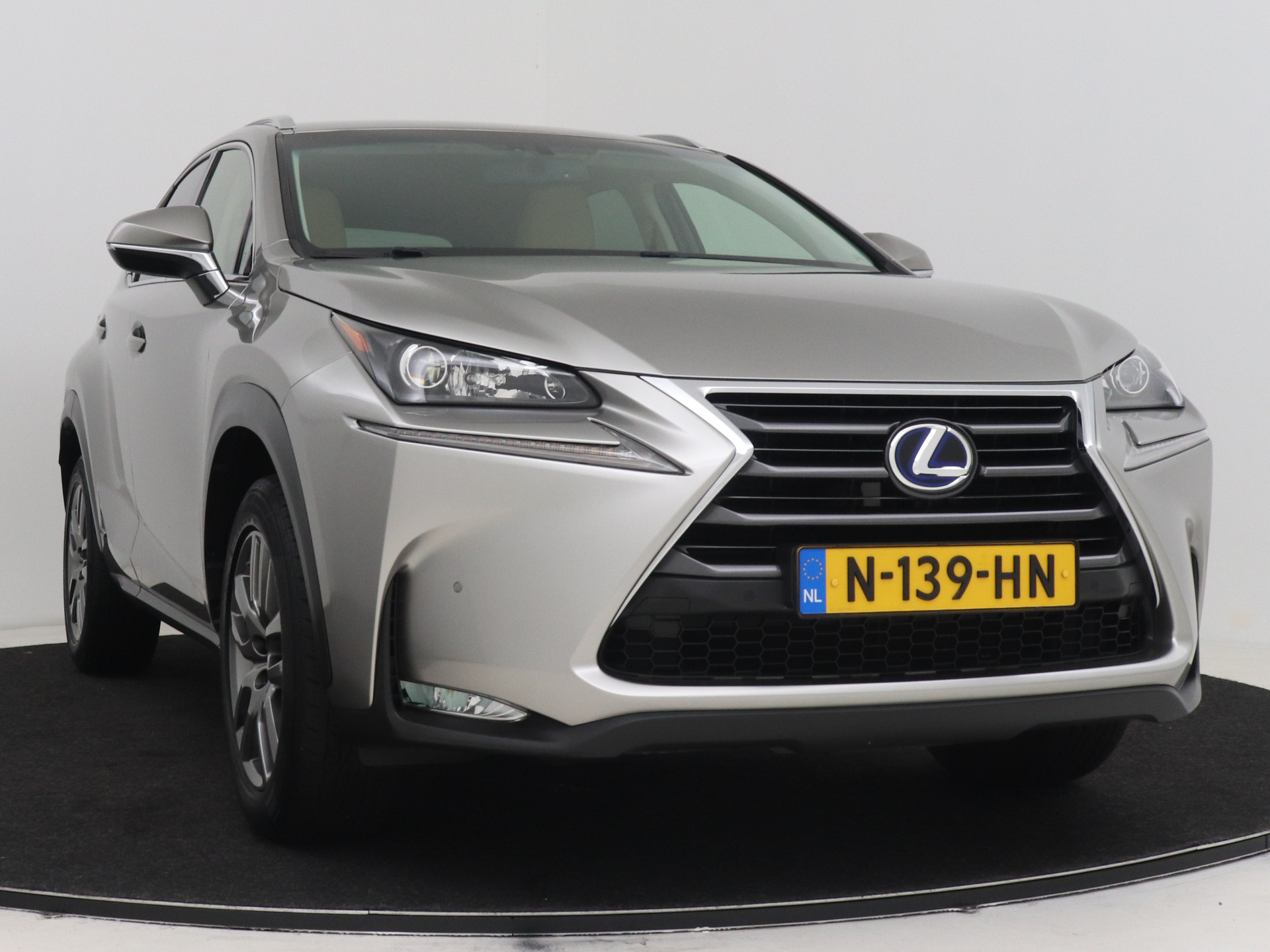 Foto van Lexus Lexus Nx300h