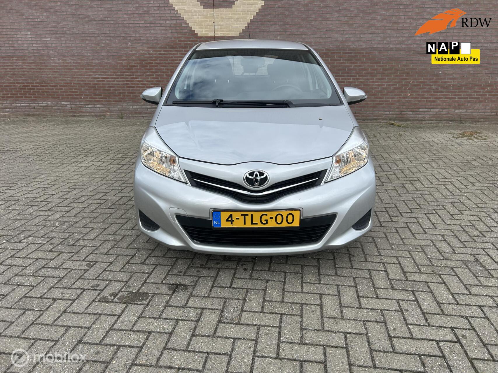 Toyota Toyota Yaris 1.0 VVT-i Now 2014 - voorkant
