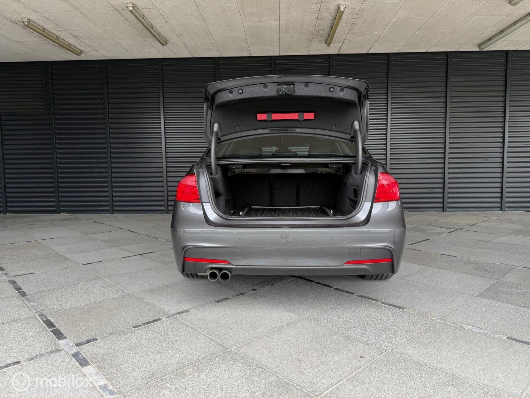 Foto van BMW 330e Iperformance