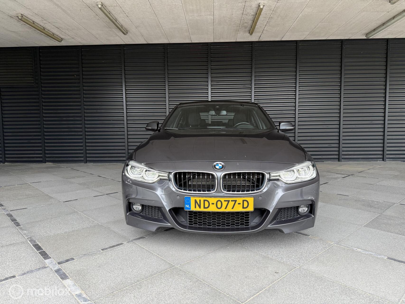 Foto van BMW 330e Iperformance
