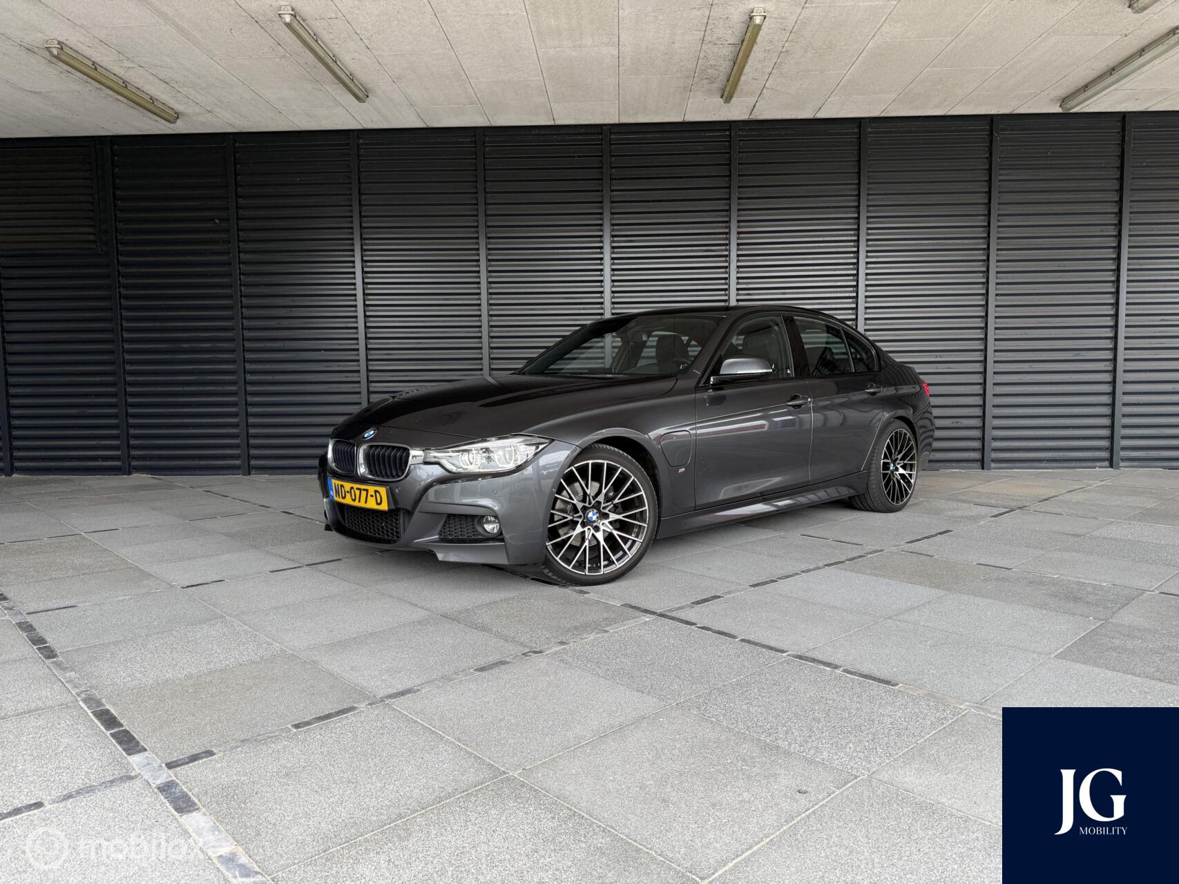 BMW 330e Iperformance 330e Centennial High Executive 2016 - voorkant