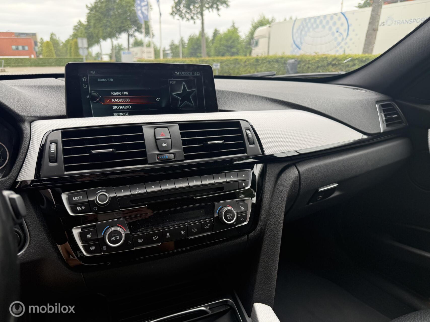 Foto van BMW 330e Iperformance