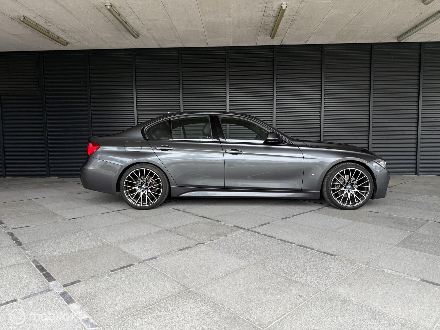 Foto van BMW 330e Iperformance