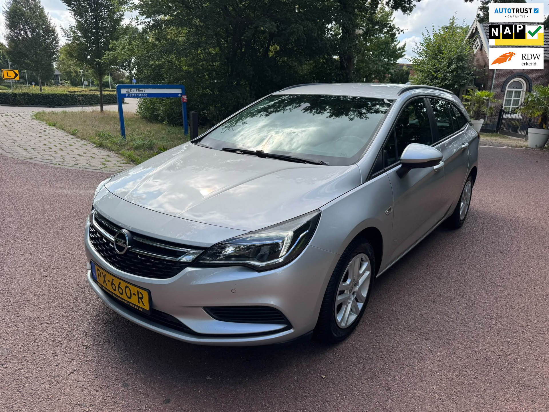 Opel Astra Sports Tourer 1.0 Online Edition / Navi / Airco / NAP / pdc / Apk / Led / Aux 2017 - voorkant