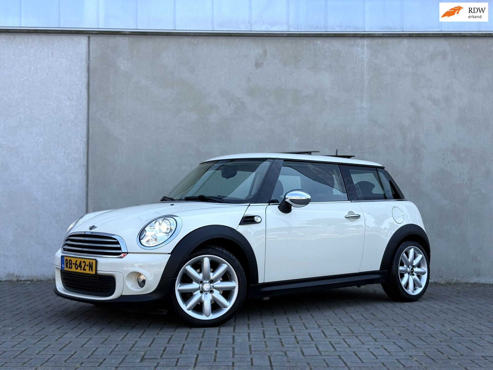 Mini Cooper 1.6 Cooper Chili, Xenon, Pano, Navi 2011 - voorkant