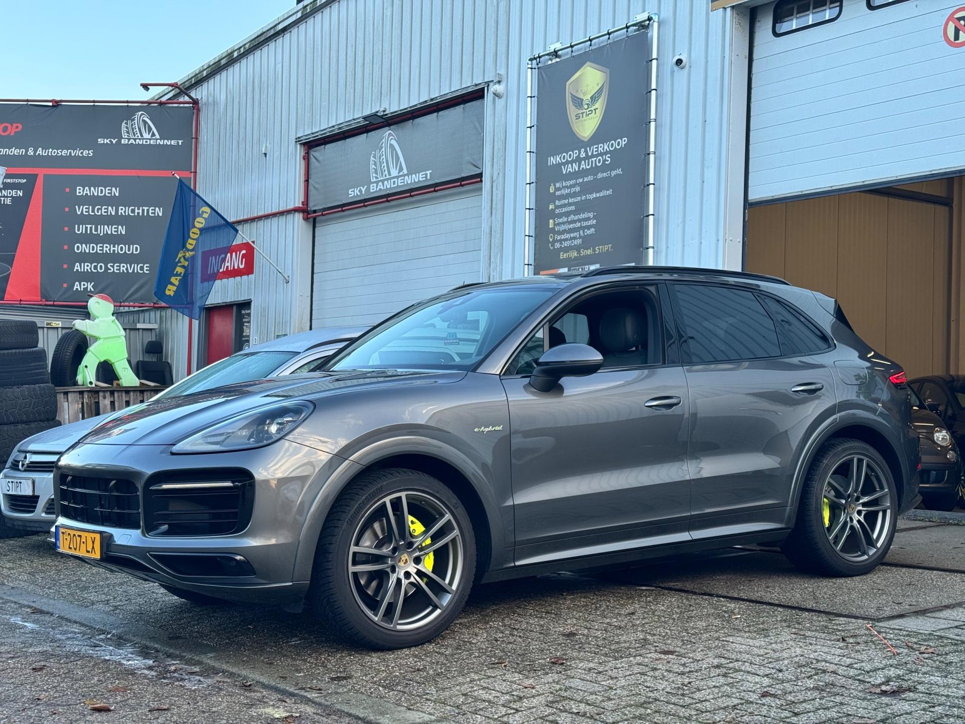 Foto van Porsche Cayenne E-hybrid
