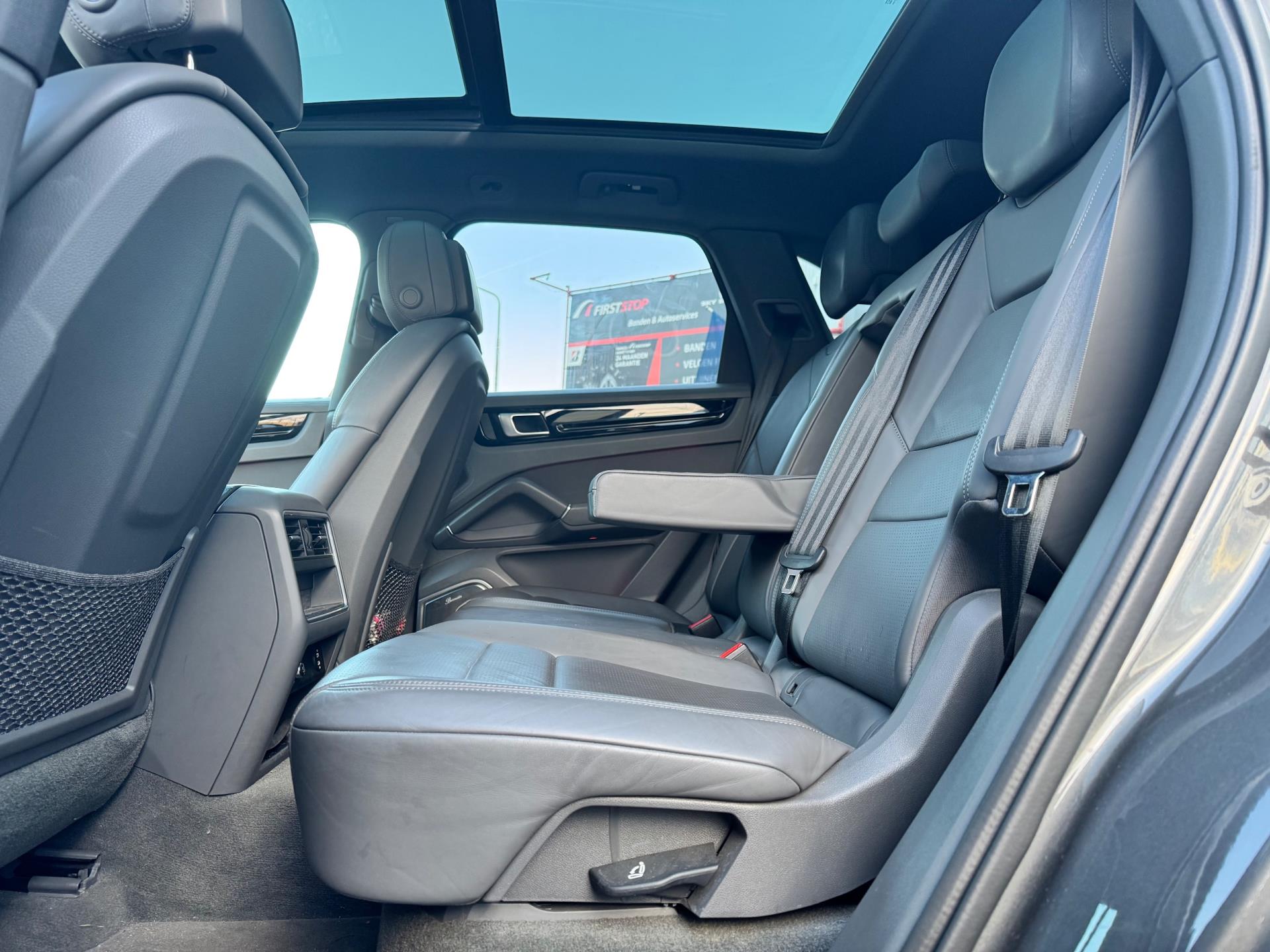 Foto van Porsche Cayenne E-hybrid