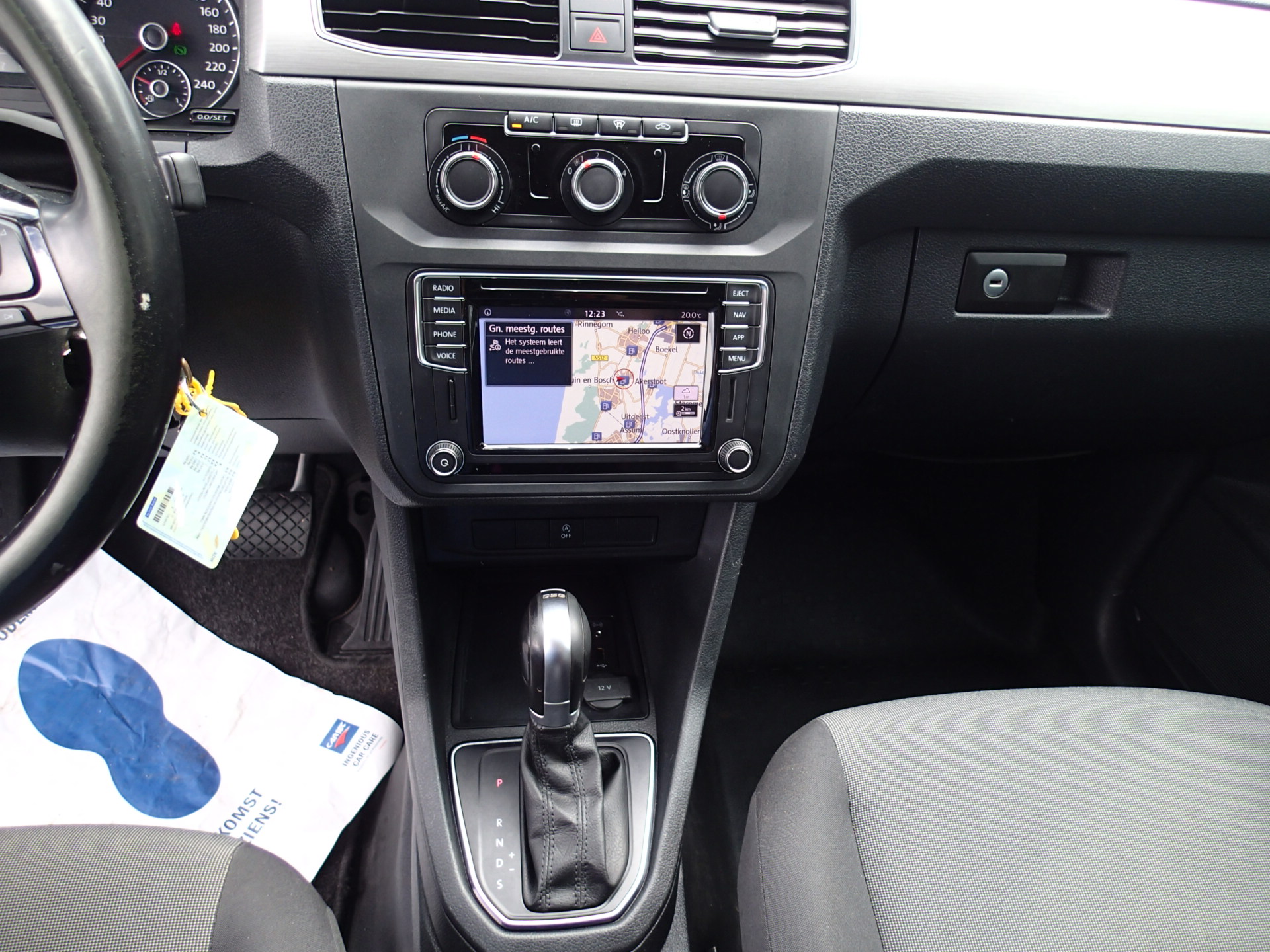 Foto van Volkswagen Caddy Modified Partition Wall