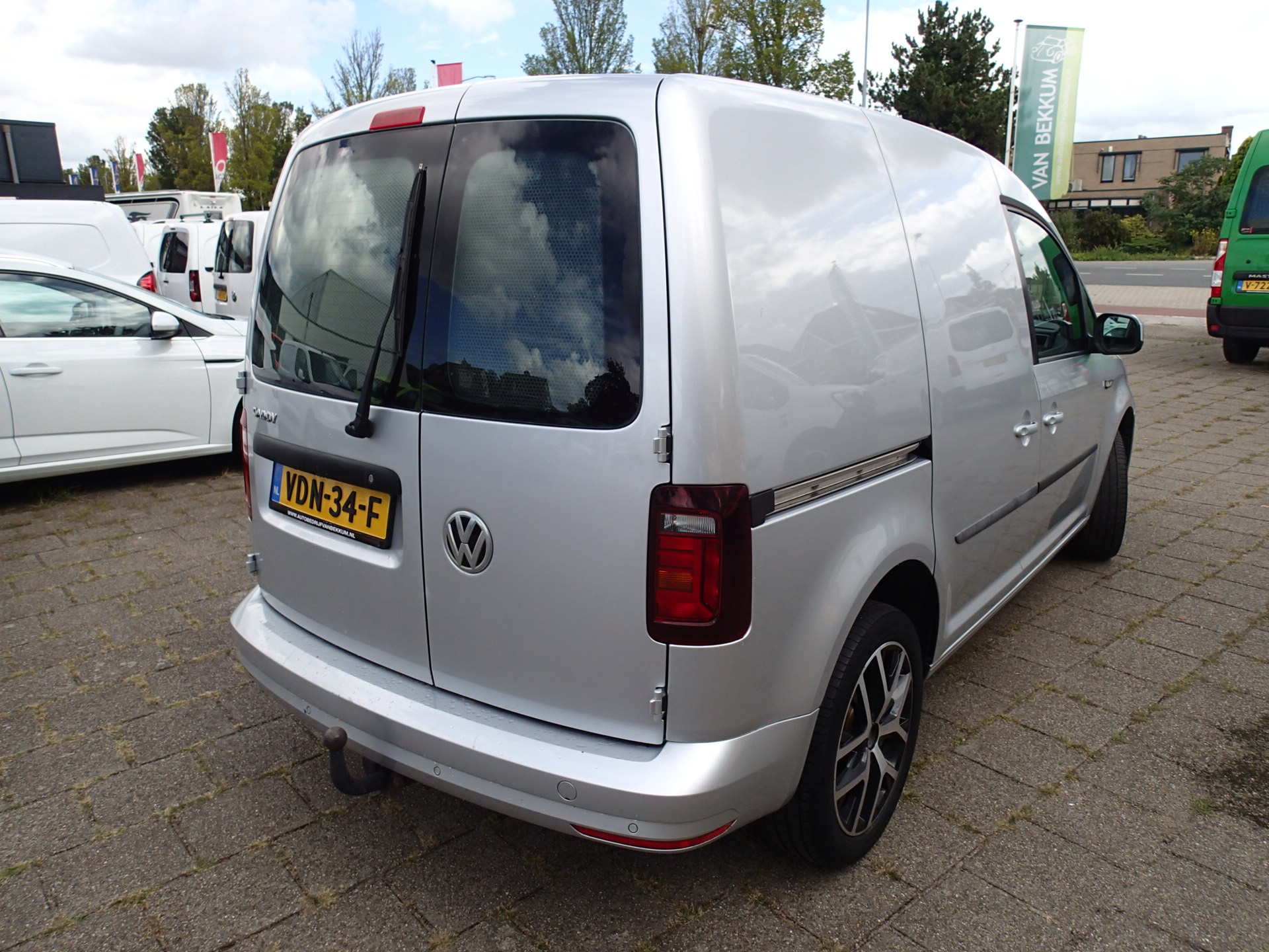 Foto van Volkswagen Caddy Modified Partition Wall
