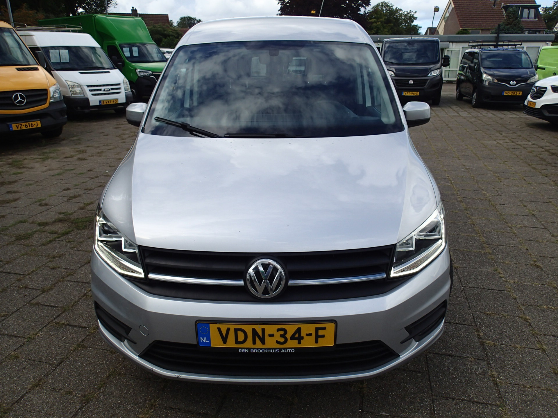 Foto van Volkswagen Caddy Modified Partition Wall